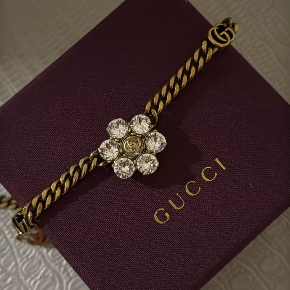 Gucci Necklace, excellent condition.